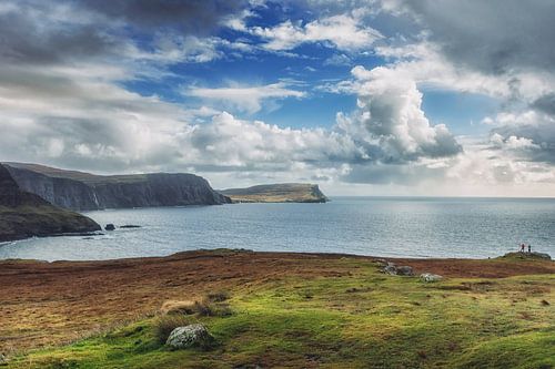 Aan het einde van de wereld. De kliffen van Neist Point in Schotland.