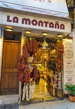 Producten van Mallorca gastronomische winkel in Palma de Mallorca, Spanje van Alex Winter