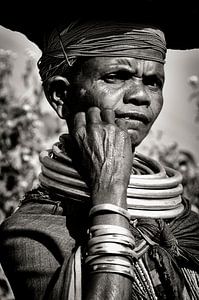 Weibliches Mitglied des Bonda-Stammes. von Ton Bijvank
