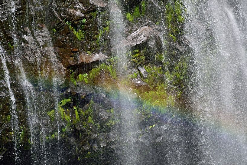 Millions of tiny droplets by Frank's Awesome Travels