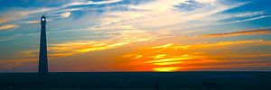 Vuurtoren van Den Helder bij een zonsondergang van eric van der eijk