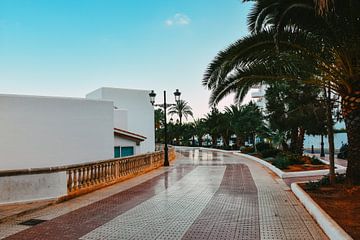 De boulevard in Santa-Eulalia | Ibiza van Lisanne Koopmans