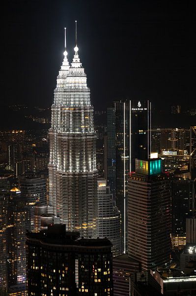 Petronas Twin Towers bei Nacht von Adri Vollenhouw
