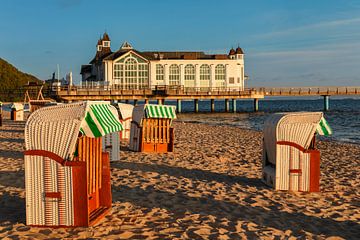 Seebrücke am Strand von Sellin bei Sonnenaufgang von Markus Lange