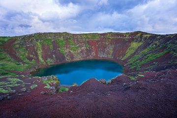 IJsland - Magisch moment bij het Kerid kratermeer met rode stenen van adventure-photos