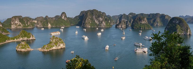 Die Kalksteininseln von Halong Bay, Vietnam von Andreas Peters