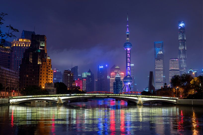 Découvrez la magie nocturne de Shanghai d'un point de vue unique par Michael Bollen