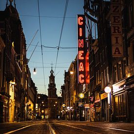 Reguliersbreestraat by night van Floris Heuer