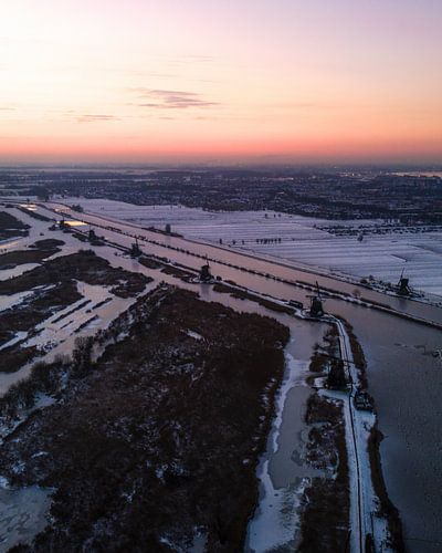 Soirée d'hiver au-dessus des moulins de Kinderdijk
