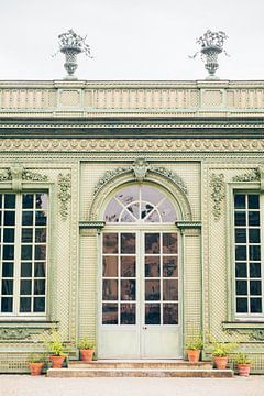 Groene Facade in Versailles van Patrycja Polechonska