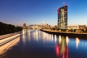 Europese Centrale Bank in Frankfurt am Main in de avonduren van Werner Dieterich