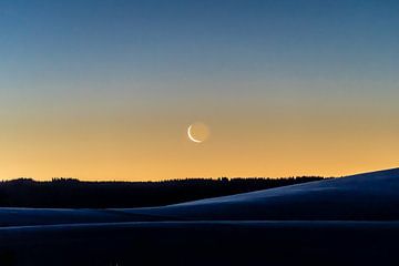 crescent moon at sunrise by Marcel Lohr