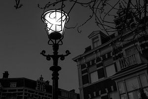 Straßenlampe am Bankaplein in Den Haag von Raoul Suermondt