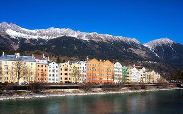Oude stad aan de oever van de Inn in Innsbruck van ManfredFotos