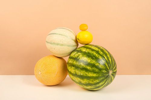 ‘Gestapeld’ Fruitstilleven (liggend)