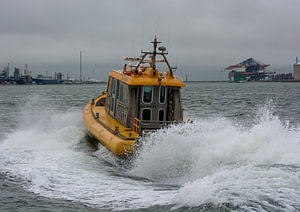 Die Ruderer auf der Maasvlakte mit einem Schwung.