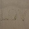 Love écrit dans le sable sur MSP Canvas
