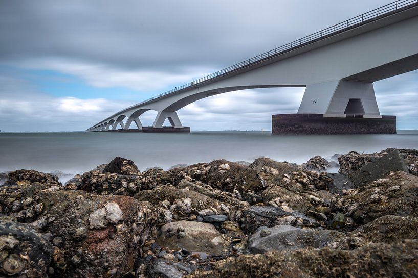 Le pont de Zélande à basse mer, Eb dans le Oosterschelde par Gerry van Roosmalen