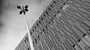 The Wall and the Streetlight. sur M. van Oostrum