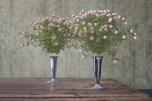Nature morte avec deux vases Alessi vintage en argent
