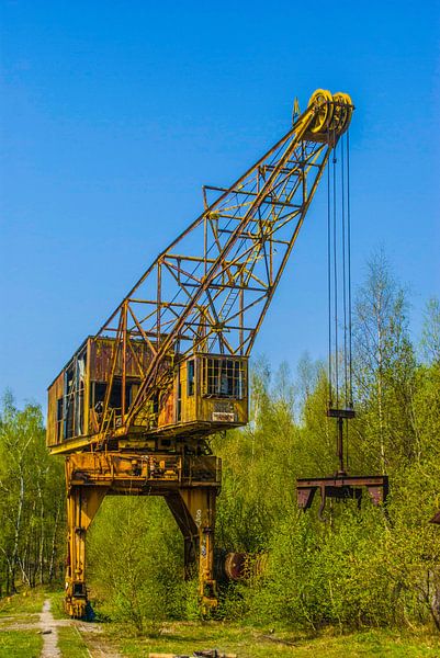 An old harbour crane by Norbert Sülzner