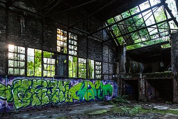 Urbex graffiti groen van Zoë Verbruggen