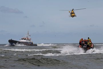 KNRM in actie van Arie Jan van Termeij