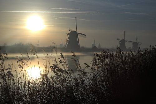 Kinderdijk bij zonsopkomst van Joost Hinderdael