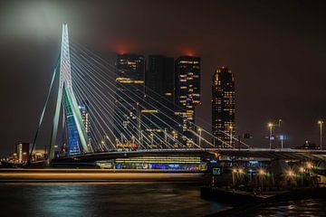 Pont Erasmus Rotterdam de nuit sur LostInDecay