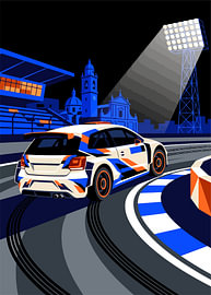 Une voiture de rallye effectue un drift sur un circuit nocturne éclairé, près d'une cathédrale illuminée