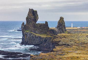 Lóndrangar (Island) von Marcel Kerdijk