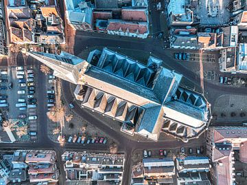 Kampen Bovenkerk van bovenaf gezien tijdens een koude winterochtend