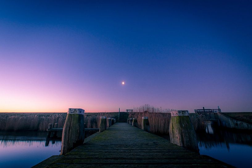 Moon morning by Bart Houx