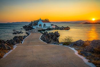 kerkje in het gouden licht