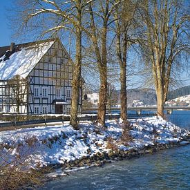 Barrage de la vallée de la Lister dans le parc naturel Sauerland-Rothaargebirge,NRW,Allemagne sur Peter Eckert