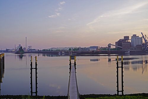 Zonsopgang in de haven van Bremen