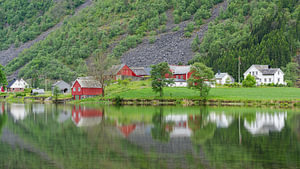 Ein Sommermorgen in Sandvin, Vestland, Norwegen