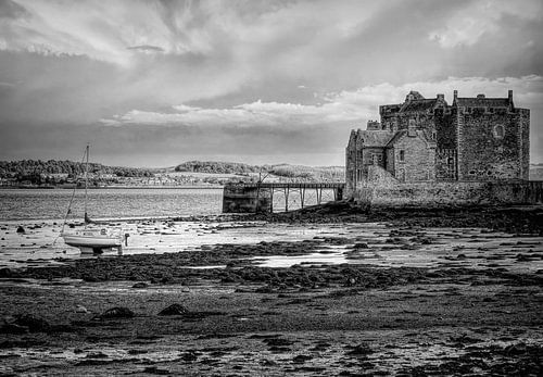 Blackness Castle in zwart wit