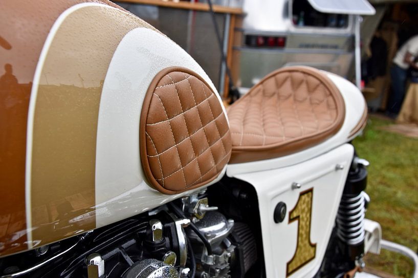 Wheels and waves in Biaritz van Jan Radstake
