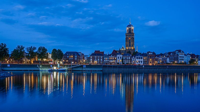 Deventer la nuit, ferry à IJsselkade par Kok and Kok