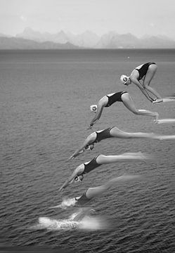 The beauty of diving by Greetje van Son