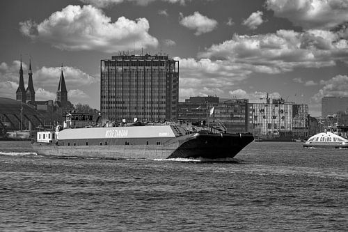 Binnenvaartschip op het IJ