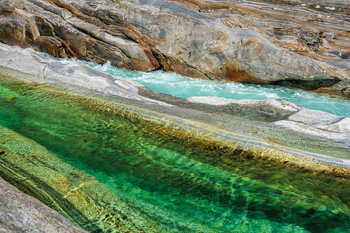 Fluss Verzasca im Bann der Farben