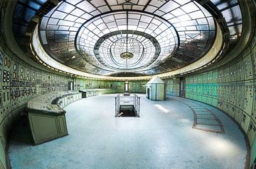 Kontrollraum im Kraftwerk Kelenfold, Budapest von Roman Robroek