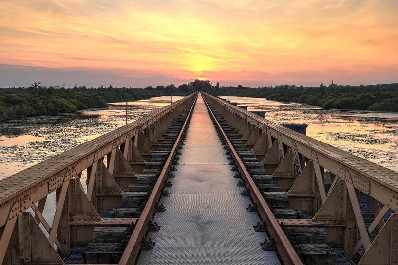 Doorkijkje over moerputtenbrug van FotoBob