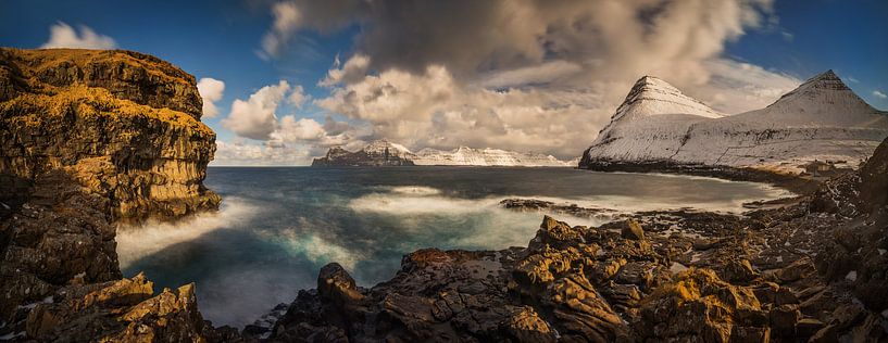 Gjogv coastline von Wojciech Kruczynski