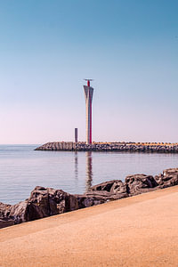 Östlicher Wellenbrecher mit Radarturm | Landschaft | Hafen