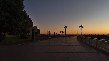 Strandpromenade in de avond, Gran Canaria van Timon Schneider