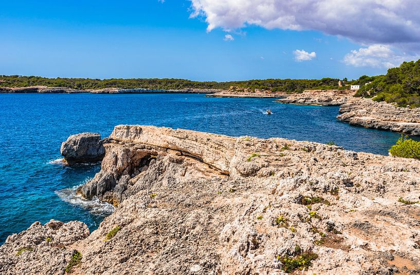 Mooie rotsachtige kust op Mallorca, Spanje Middellandse Zee, Balearen van Alex Winter
