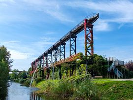 L'industrie sidérurgique est ancienne et délabrée sur Henk Wijnhout
